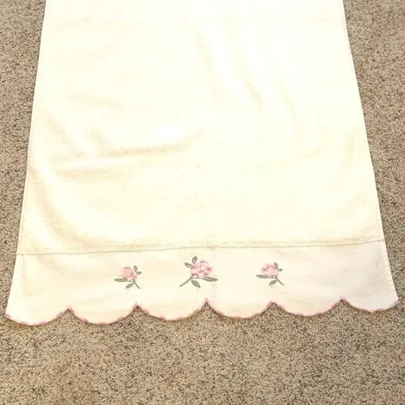 Orris & Orris 100% Cotton Bath Towel Embroidered Floral Cottagecore Grandmacore - Picture 8 of 8
